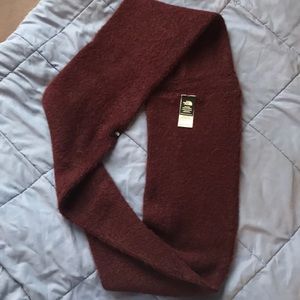 Maroon North Face infinity scarf, heavy